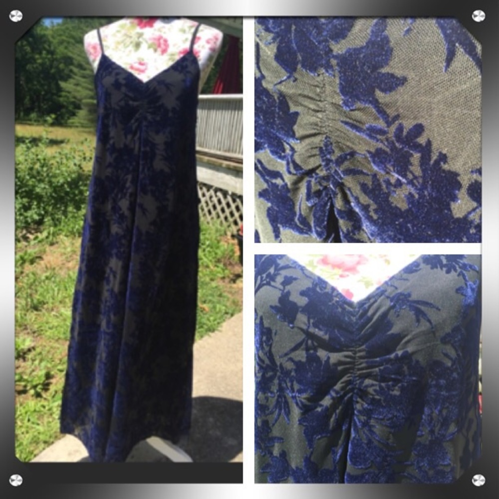 Hinge Cinch Velvet Evening Dress - Picture 2 of 8